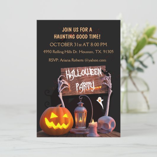 Skeleton Hands Black Halloween Party Uitnodiging (Staand voorkant)