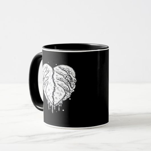 Skeleton Hands Heart – Gothic Heart Classic Mok (Voorkant links)