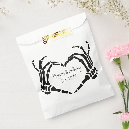 Skeleton Hands Heart Shape Custom Wedding Bedankzakje (Gezegeld)