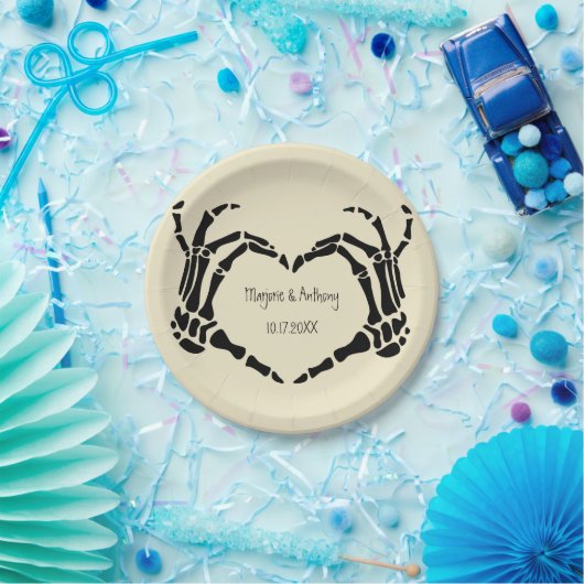 Skeleton Hands Heart Shape Custom Wedding Papieren Bordje (Feest)