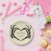 Skeleton Hands Heart Shape Custom Wedding Papieren Bordje (Feest)