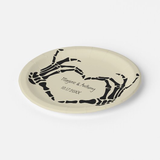 Skeleton Hands Heart Shape Custom Wedding Papieren Bordje (Gekanteld)