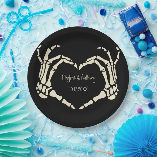 Skeleton Hands Heart Shape Custom Wedding Papieren Bordje (Feest)
