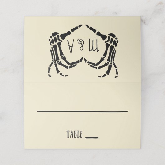 Skeleton Hands Heart Shape Custom Wedding Plaatskaartje (Buitenkant ongevouwen)