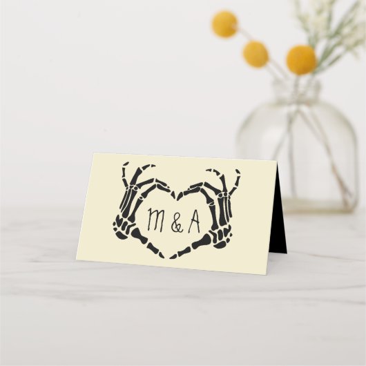 Skeleton Hands Heart Shape Custom Wedding Plaatskaartje (Achterkant)