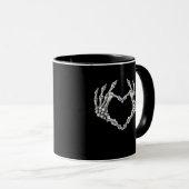 Skeleton Heart en Hands Gothic Halloween Costume Mok (Voorkant rechts)