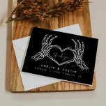 Skeleton Heart Hands Wedding Dank u kaart<br><div class="desc">Deze gothic-geïnspireerde trouwbedankkaart is voorzien van skeletachtige handen en een humeurig donker ontwerp. Bewerk de meeste bewoordingen   ALLE kleuren om dit humeurige trouwprogramma aan te passen aan uw evenementenbehoeften   persoonlijke stijl. Selecteer "personaliseer deze sjabloon" om alle bewerkingsopties te zien:)-</div>