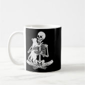 Skeleton Holding Cat Funny Soky Halloween Meow Kit Koffiemok (Links)
