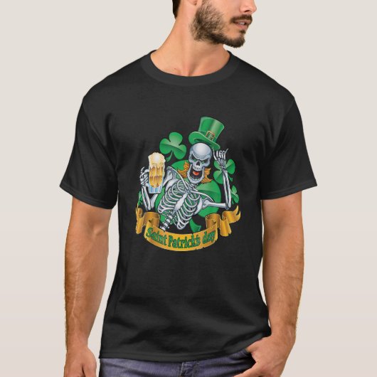 Skeleton Leprechaun With Shamrock Beer For St Patr T-shirt (Voorkant)