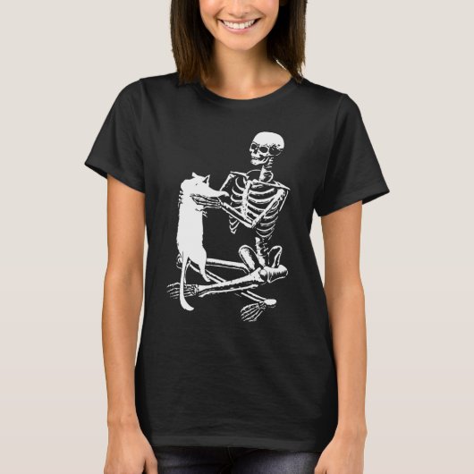 Skeleton met een Shirt van een kat Lazy Halloween (Voorkant)