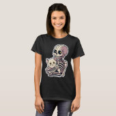 Skeleton met een Shirt van een kat Lazy Halloween (Voorkant volledig)