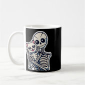 Skeleton met een Shirt van een kat Lazy Halloween  Koffiemok (Links)