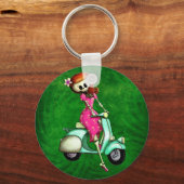 Skeleton Pin Up Girl op Scooter Sleutelhanger (Voorkant)