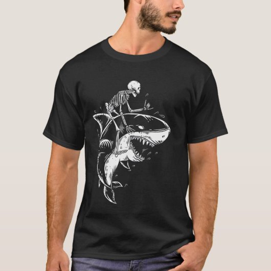Skeleton Riding Shark Halloween Spooky Animal Bone T-shirt (Voorkant)