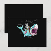 Skeleton Riding Zombie Shark Funny Halloween Gift Aankondigingskaart (Voorkant / Achterkant)