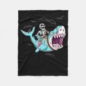 Skeleton Riding Zombie Shark Funny Halloween Gift Fleece Deken (Voorkant)