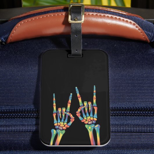 Skeleton Rock Hand Rainbow LGBTQ Gay Lesbian Pride Bagagelabel (Voorkant Insitu 2)