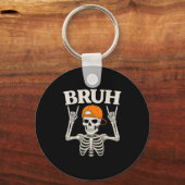 Skeleton Rock op Bruh Halloween voor Mannen jongen Sleutelhanger (Voorkant)