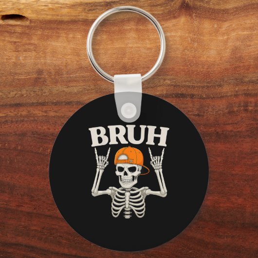 Skeleton Rock op Bruh Halloween voor Mannen jongen Sleutelhanger (Voorkant)