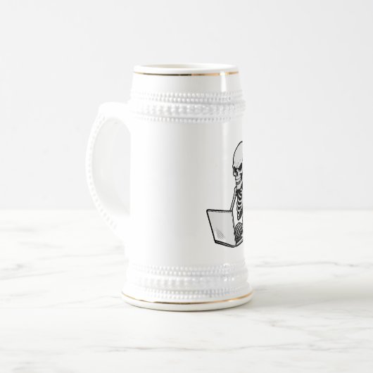 Skeleton Working Hard on Laptop Bierpul (Voorkant links)