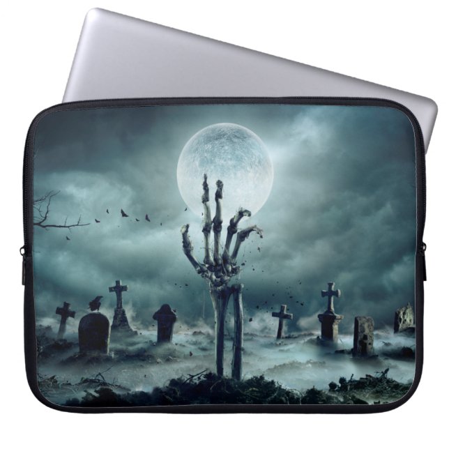 Skeleton Zombie Hand komt uit een graveYard - H Laptop Sleeve (Voorkant)
