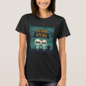 Skeletons in Love Talk Spooky To Me Fun Halloween T-shirt (Voorkant)