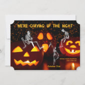Skeletten die de nachtelijke halloween-partij opza kaart (Voorkant)