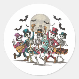 Skeletten en geesten dansen onder een volle maan ronde sticker