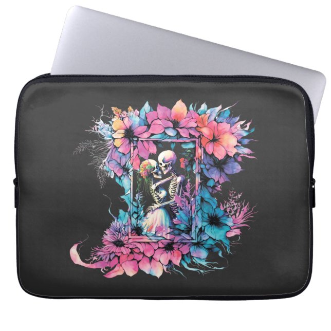 Skeletten in de liefde. Een boeket bloemen. Laptop Sleeve (Voorkant)