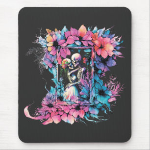 Skeletten in de liefde. Een boeket bloemen. Muismat