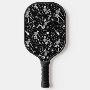 Skeletten in de ruimte achtergrond pickleball paddle