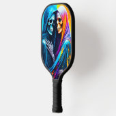 Skeletten verpakt in een regenboog gepersonaliseer pickleball paddle (Links)