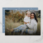 Sketting Cursive Full Photo Hanukkah Folie Feestdagenkaart<br><div class="desc">Deel vakantiebestemmingen met deze chic Hanukkah-fotokaarten met uw favoriete volledig aftapde horizontale of landschapsgeoriënteerde foto. "Happy Hanukkah" is een schitterende tekstbedekking voor echte folie in klassieke serif en casual handgeschetste krommende letters. Pas je aan met je familienaam.</div>