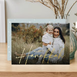 Sketting Cursive Full Photo Hanukkah Folie Feestdagenkaart<br><div class="desc">Deel vakantiebestemmingen met deze chic Hanukkah-fotokaarten met uw favoriete volledig aftapde horizontale of landschapsgeoriënteerde foto. "Happy Hanukkah" is een schitterende tekstbedekking voor echte folie in klassieke serif en casual handgeschetste krommende letters. Pas je aan met je familienaam.</div>