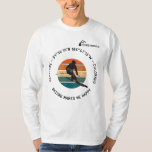 Ski Keystone, Colorado - Man skiër, zwart Tex T-shirt<br><div class="desc">Stralende compositie van een mannen berg of afdaling skiër tegen de achtergrond van de kleurrijke cirkel. De tekst "KEYSTONE - 39°36'18"N 105°57'15"W - COLORADO, SKIËN MAAKT ME GELUKKIG" van de zwarte kleur gaat rond het afbeelding. Een zwart silhouet afbeelding van de bergen en de persoonlijke naam "CHRISTOPHER" bevinden zich boven...</div>