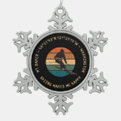 Ski Mt. Baker, Man - Geel Tekst Tin Sneeuwvlok Ornament (Voorkant)