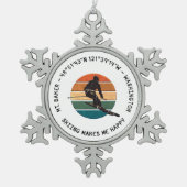 Ski Mt. Baker, Washington - Man skiër, zwarte teks Tin Sneeuwvlok Ornament (Voorkant)