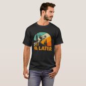 Ski Ya Later – Funny Retro Skiing Winter Sports T-shirt (Voorkant volledig)