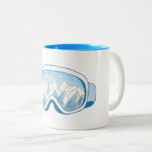 Skibrillen met reflectie over bergen tweekleurige koffiemok (Voorkant rechts)