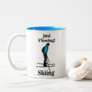 Skiën, gewoon vloeiende skiër tweekleurige koffiemok