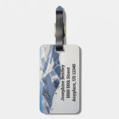 Skiën met sneeuw bedekte bergen personaliseren bagagelabel (Achterkant verticaal)
