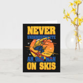 Skiën onderschat nooit een oud Man op ski's Kaart (Gele Bloem)