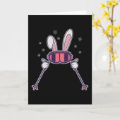 Skiende konijn met skistenpolen en skibrillen kaart (Gele Bloem)