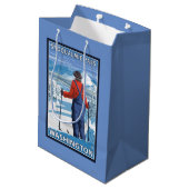 Skier Admiring - Snoqualmie Pass, Washington Medium Cadeauzakje (Achterkant Gekanteld)