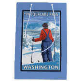 Skier Admiring - Snoqualmie Pass, Washington Medium Cadeauzakje (Achterkant)