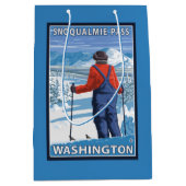 Skier Admiring - Snoqualmie Pass, Washington Medium Cadeauzakje (Voorkant)