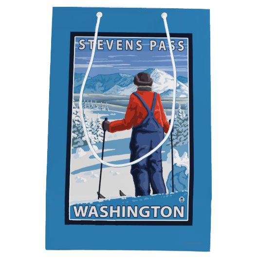 Skier Admiring - Stevens Pass, Washington Medium Cadeauzakje (Achterkant)