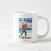 Skier Carrying Snow Skis - Lake Tahoe, Californi Grote Koffiekop (Rechts)