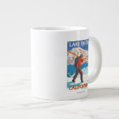Skier Carrying Snow Skis - Lake Tahoe, Californi Grote Koffiekop (Voorkant rechts)