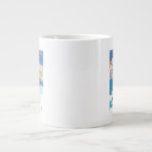 Skier Carrying Snow Skis - Montana Grote Koffiekop (Voorkant)